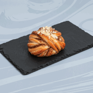 Τσουρέκι mini πλεκτό με βουτυρόκρεμα κανέλας & πούδρα αμυγδάλου